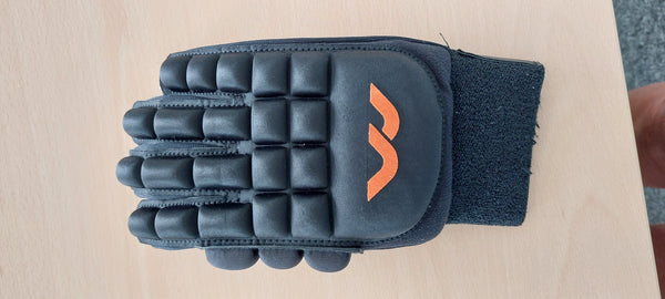 Clearance glove : back hand view